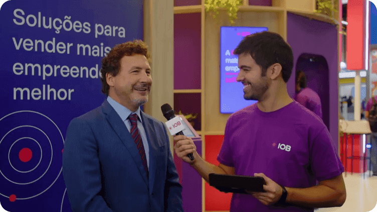 CEO da IOB concede entrevista em feira
