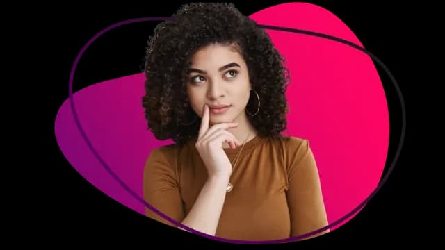 mulher da área fiscal pensando sobre EFD-Reinf