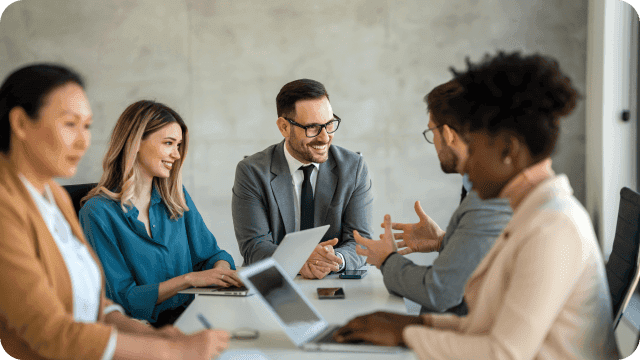 Profissionais em reunião da empresa