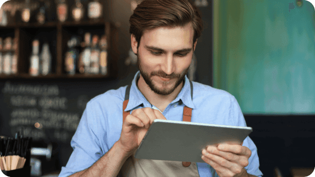 Dono de restaurante emite notas pelo tablet